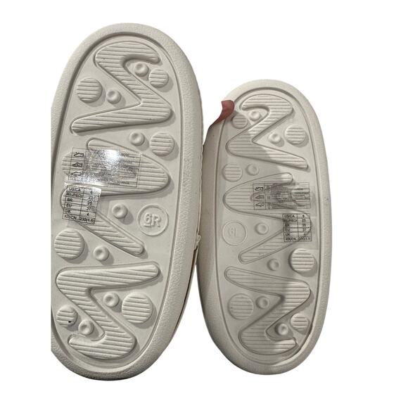 Forever 21 x Hello Kitty Faux Fur Snowboots - Sanrio - Sz 7 - Pink Bow - Picture 2 of 2